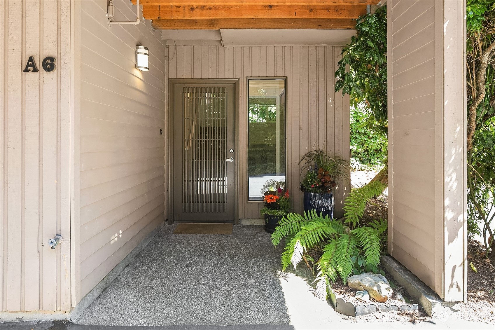 Property Photo:  1409 N 200th Street A6  WA 98133 