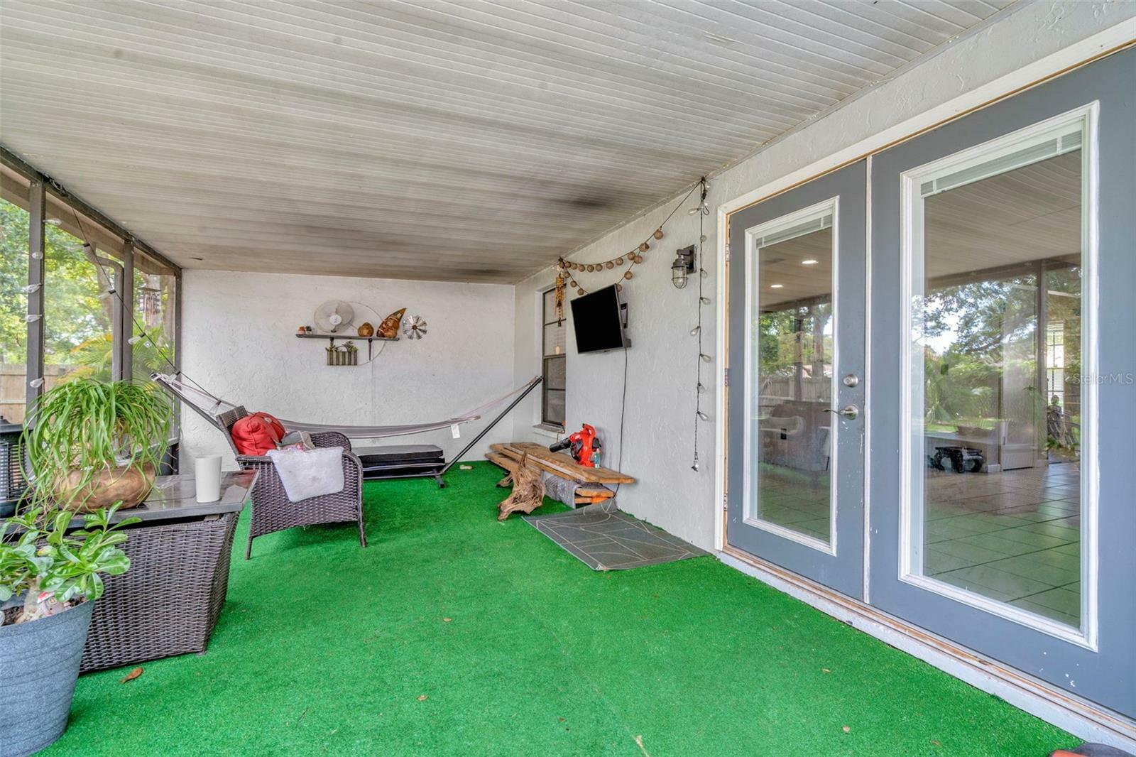 Property Photo:  7817 Capwood Avenue  FL 33637 