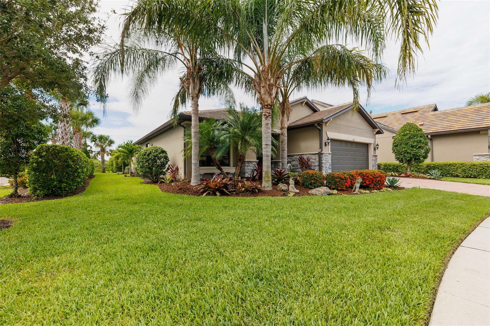 Property Photo:  5811 Pomarine Court  FL 34238 