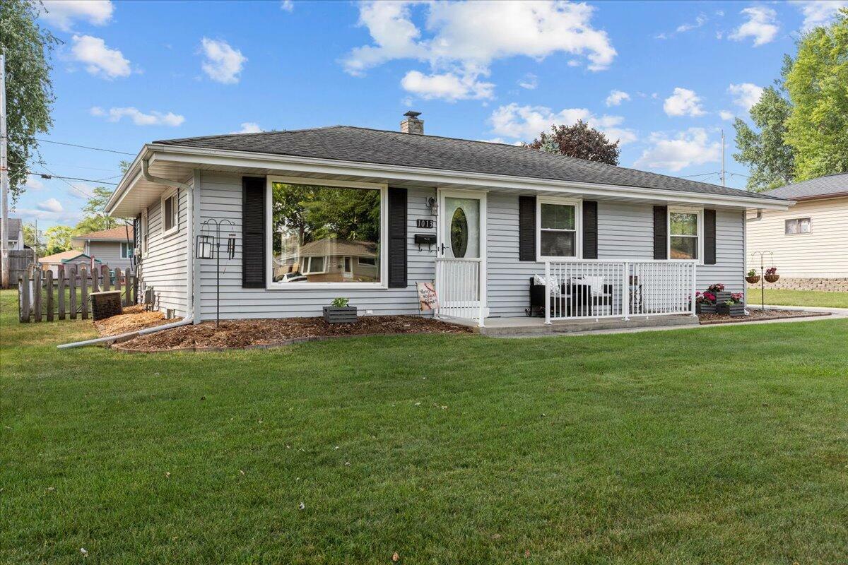 Property Photo: 1013 Adams St WI 53090