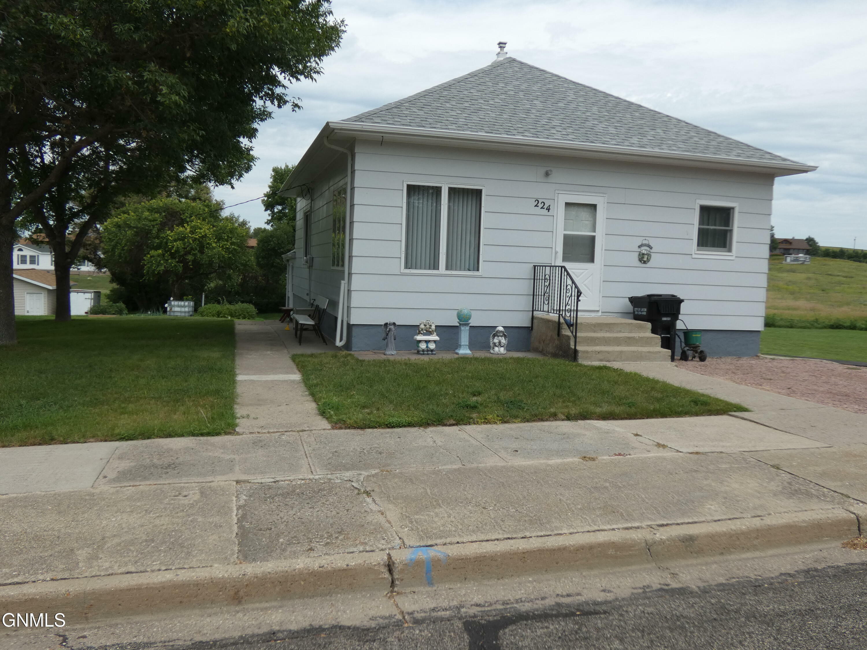 Property Photo:  224 Cedar Avenue  ND 58552 