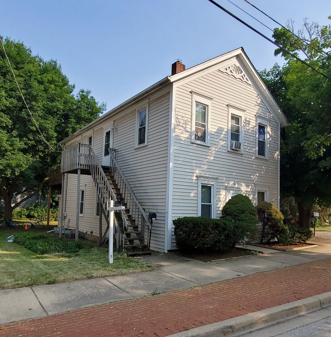 Property Photo: 327 Jefferson Street IL 60102