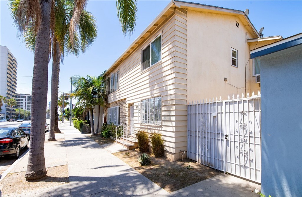 Property Photo:  815 Pacific Avenue 7  CA 90813 