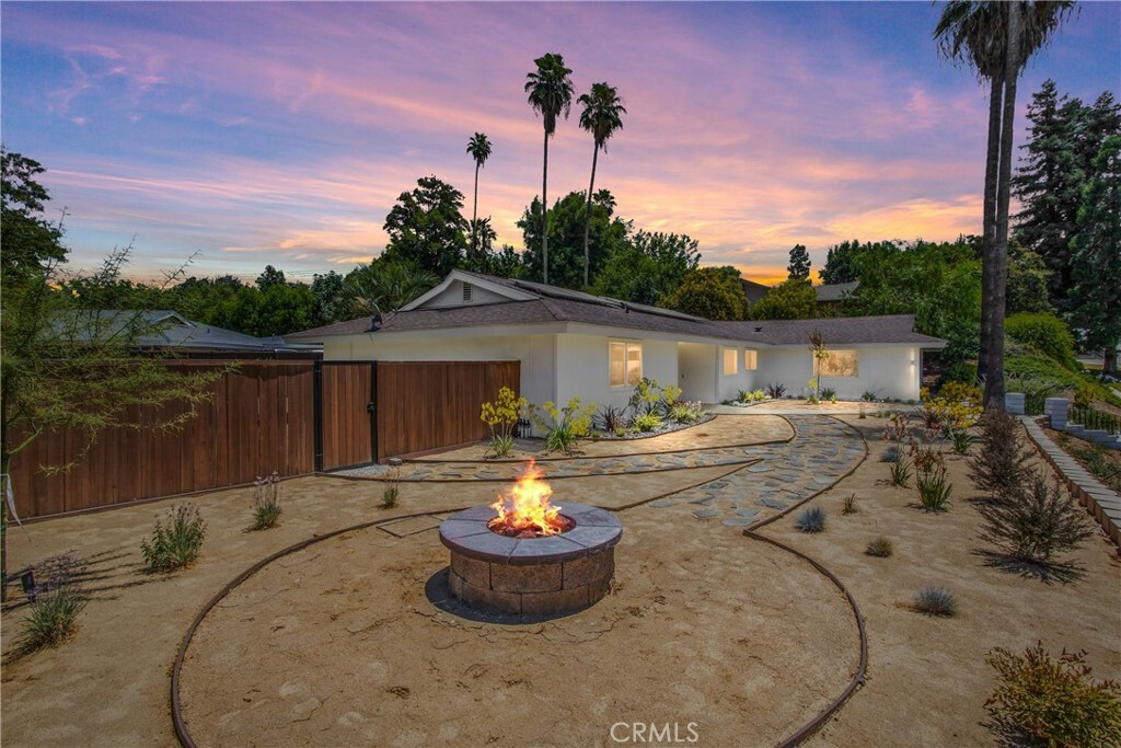 Property Photo:  237 Eucalyptus Drive  CA 92373 