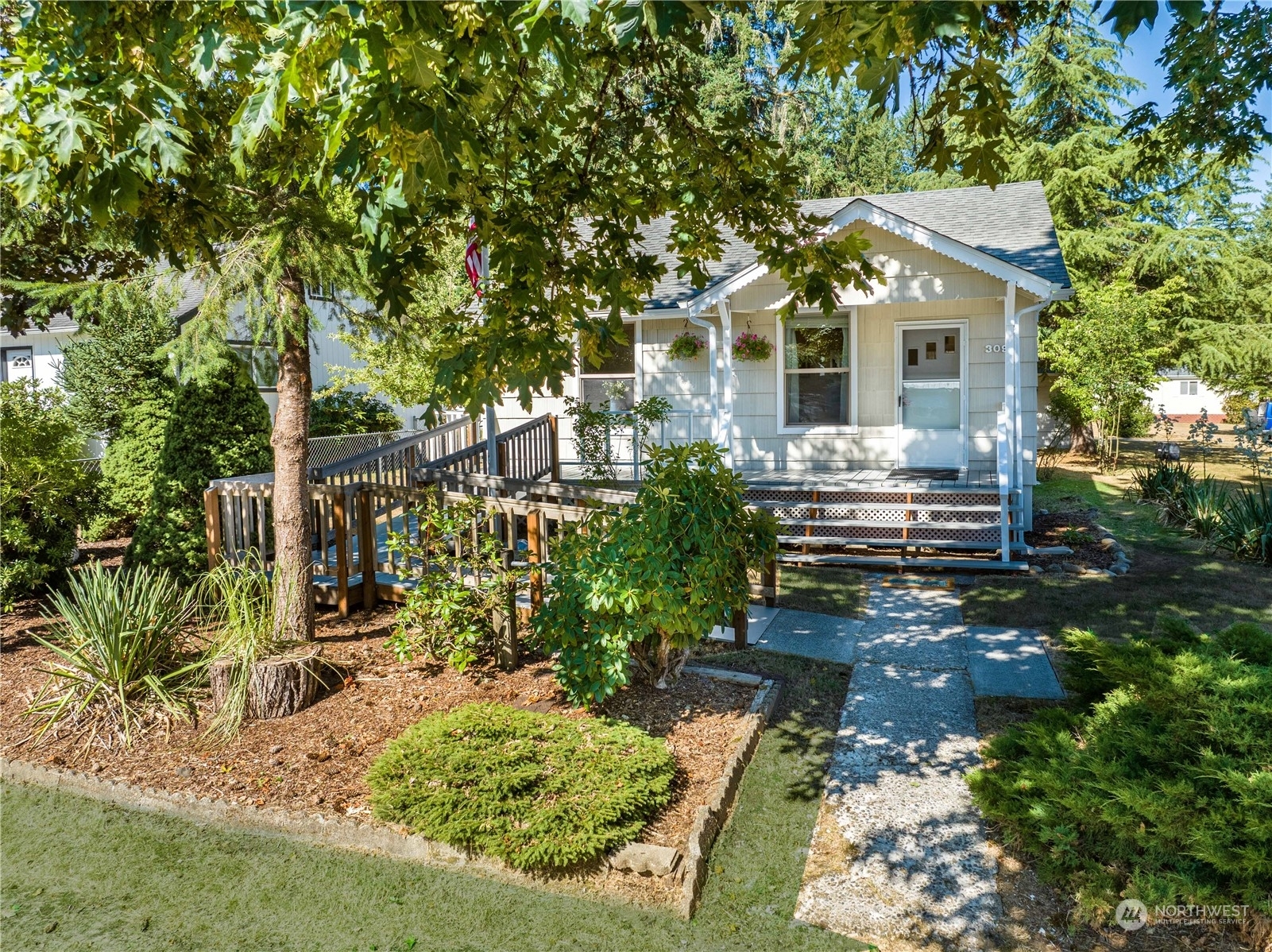 Property Photo:  309 Taylor Street  WA 98581 