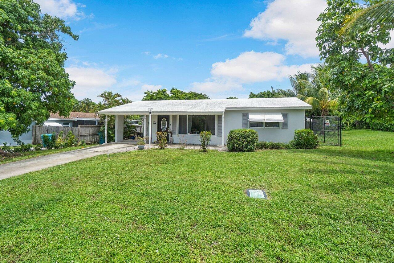 Property Photo:  341 SW 8th Avenue  FL 33435 