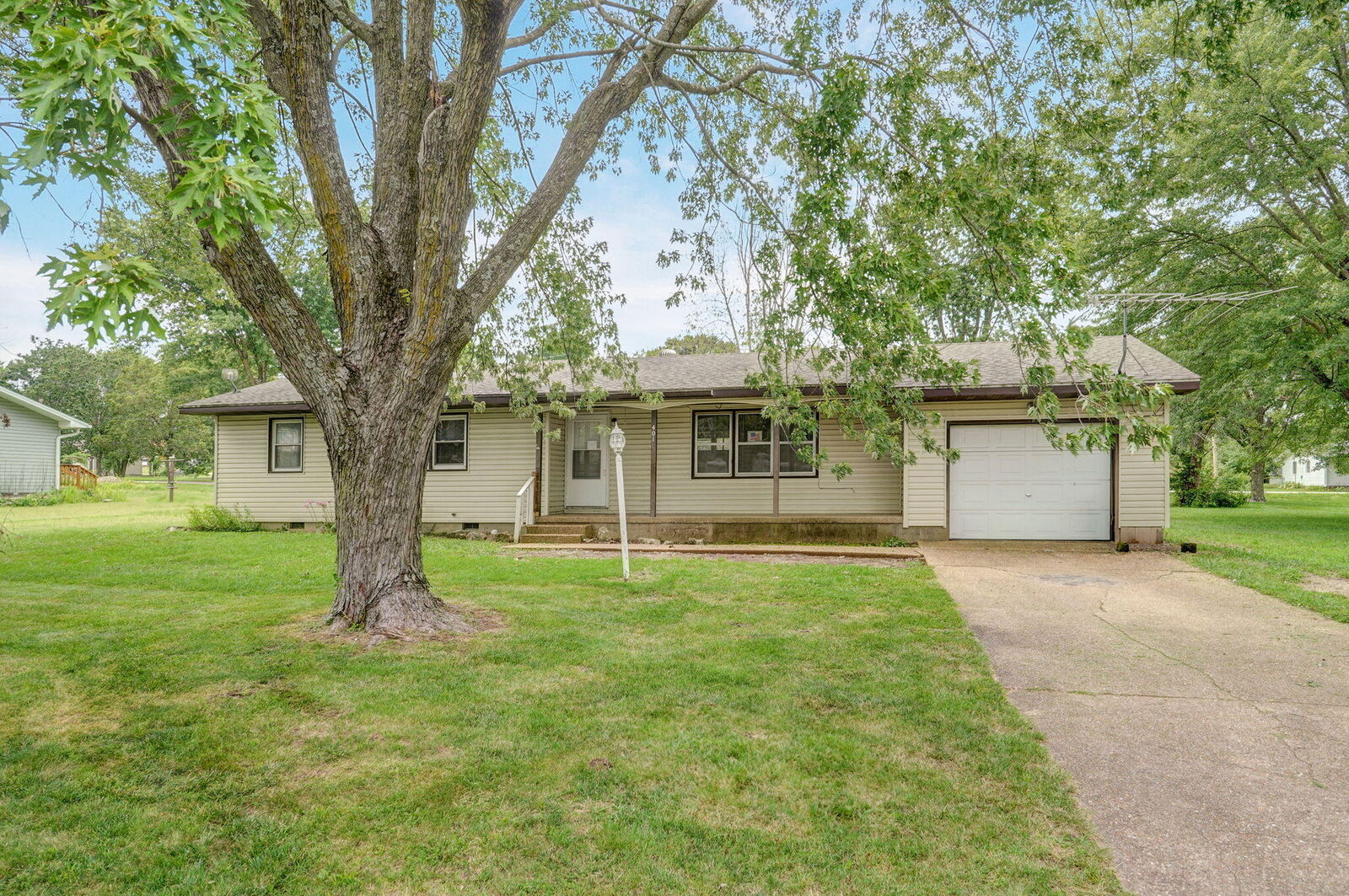 Property Photo:  401 N Birch Street  MO 65622 