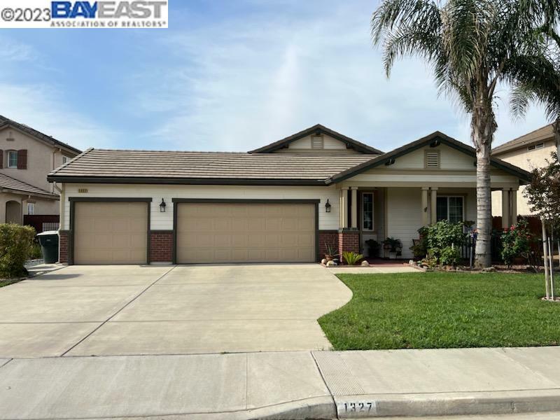 Property Photo:  1327 W Acres Way  CA 93230 