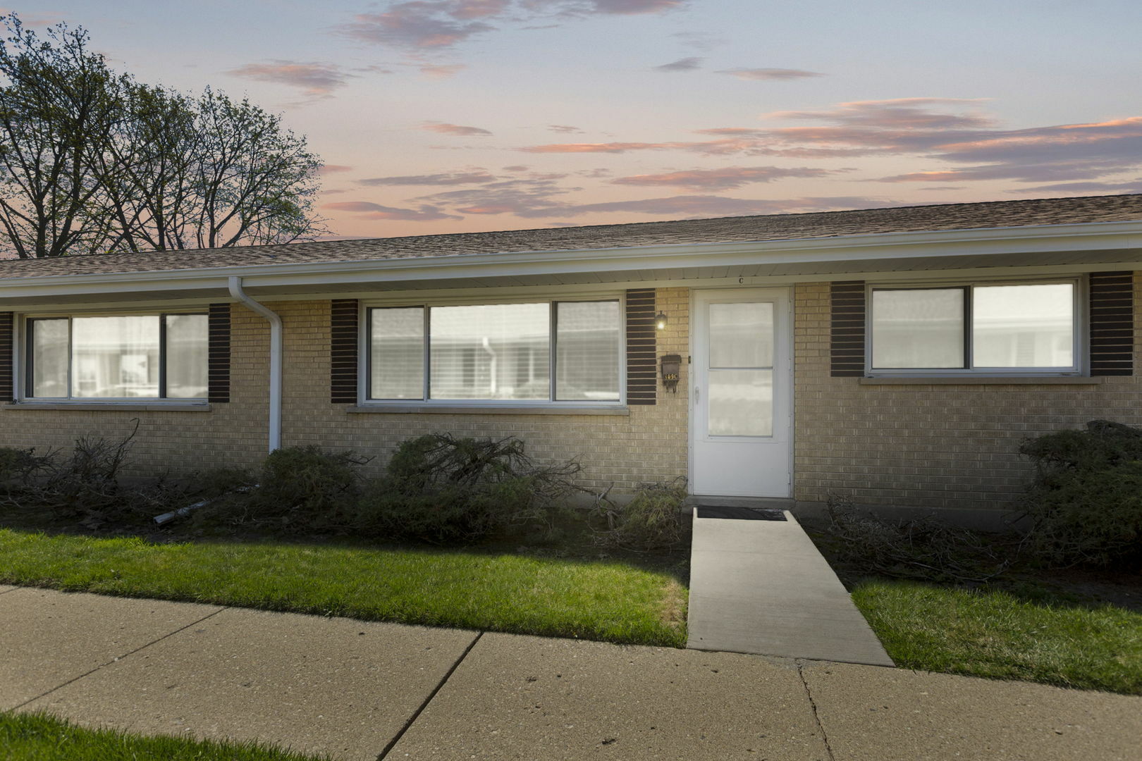 Property Photo: 809 Valley Stream Drive C IL 60090