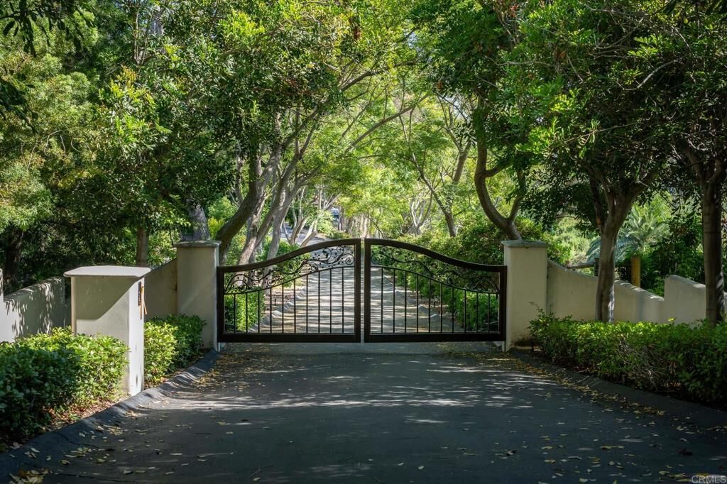 Home for sale in Rancho Santa Fe 17535 Los Morros, Rancho Santa Fe, CA