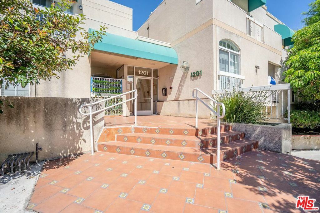 Property Photo:  1201 Viola Avenue 112  CA 91202 