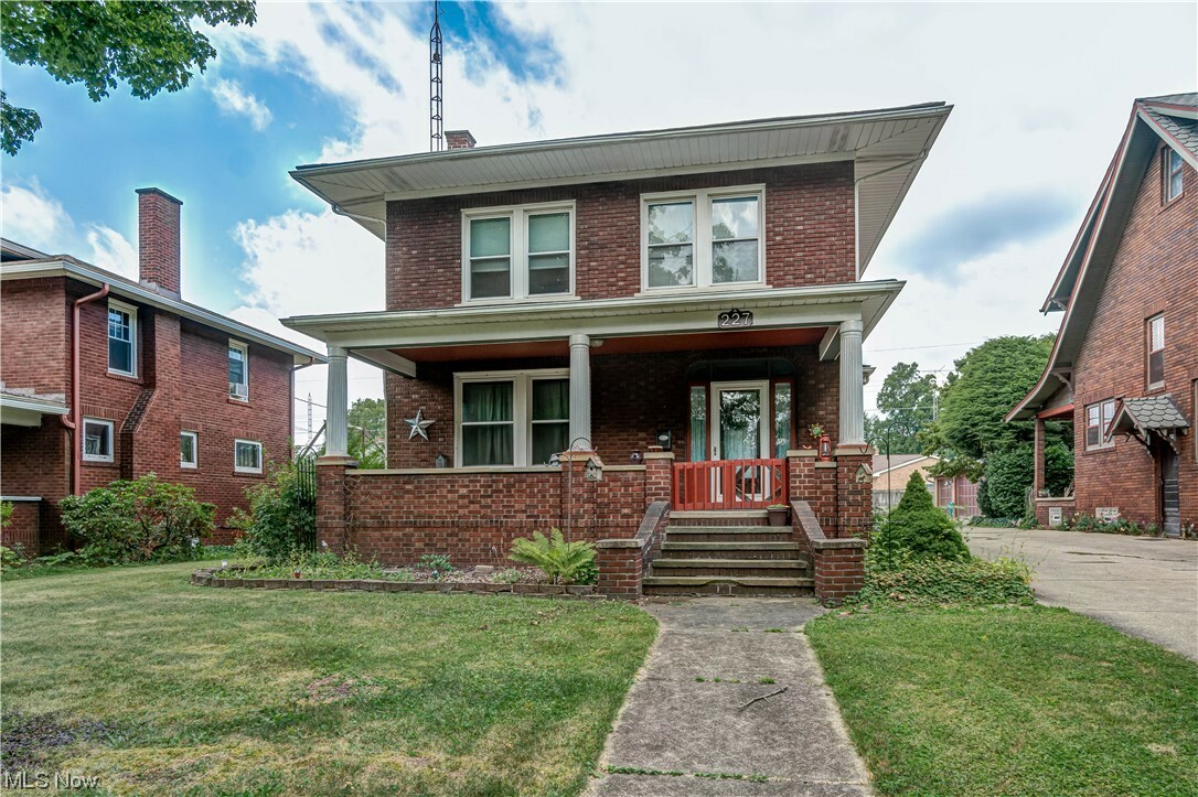 Property Photo:  227 Bellflower Avenue NW  OH 44708 
