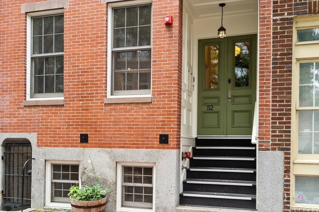 Property Photo: 52 Melrose St 1 MA 02116