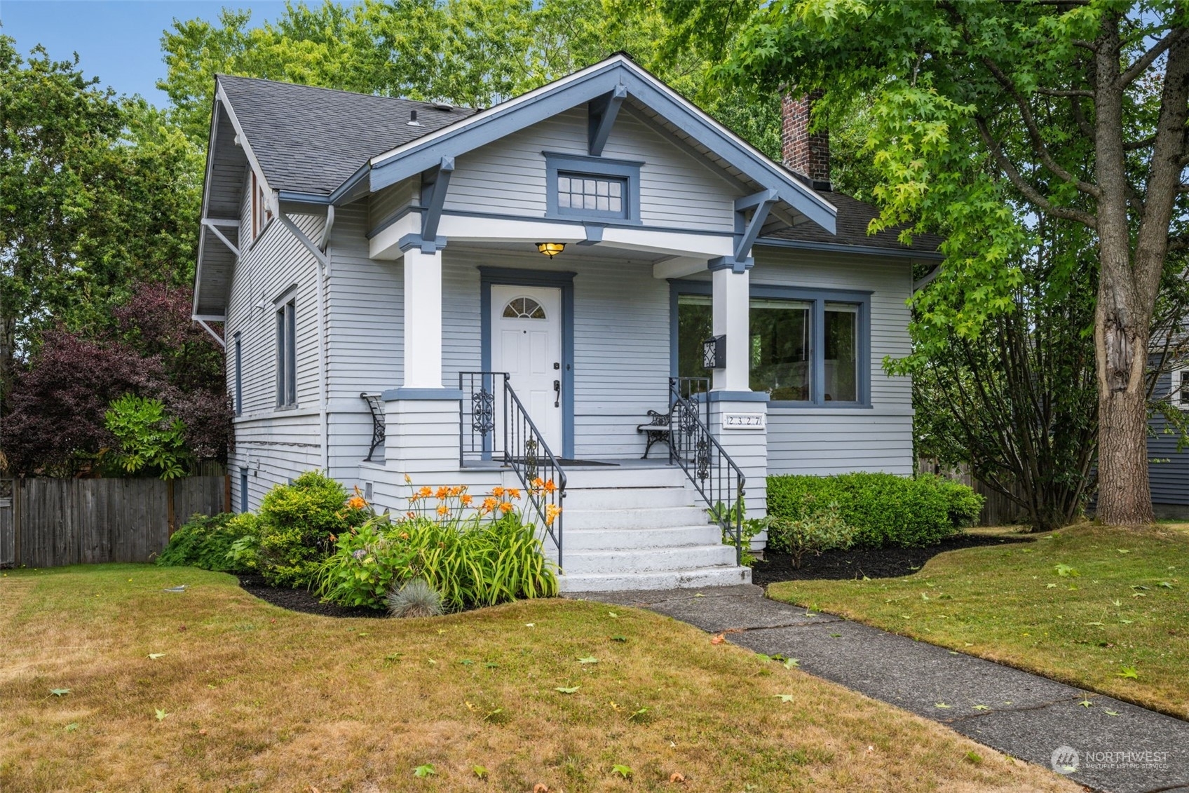 Property Photo:  2327  Cedar Street  WA 98201 