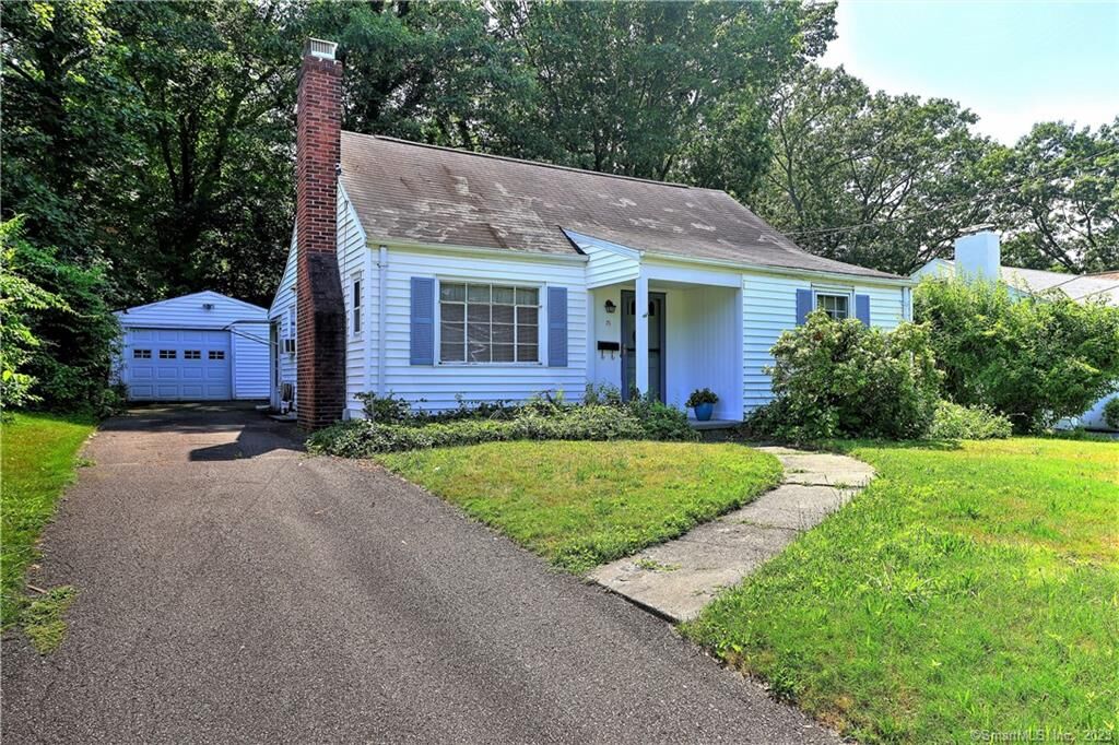 Property Photo:  76 Holly Street  CT 06460 