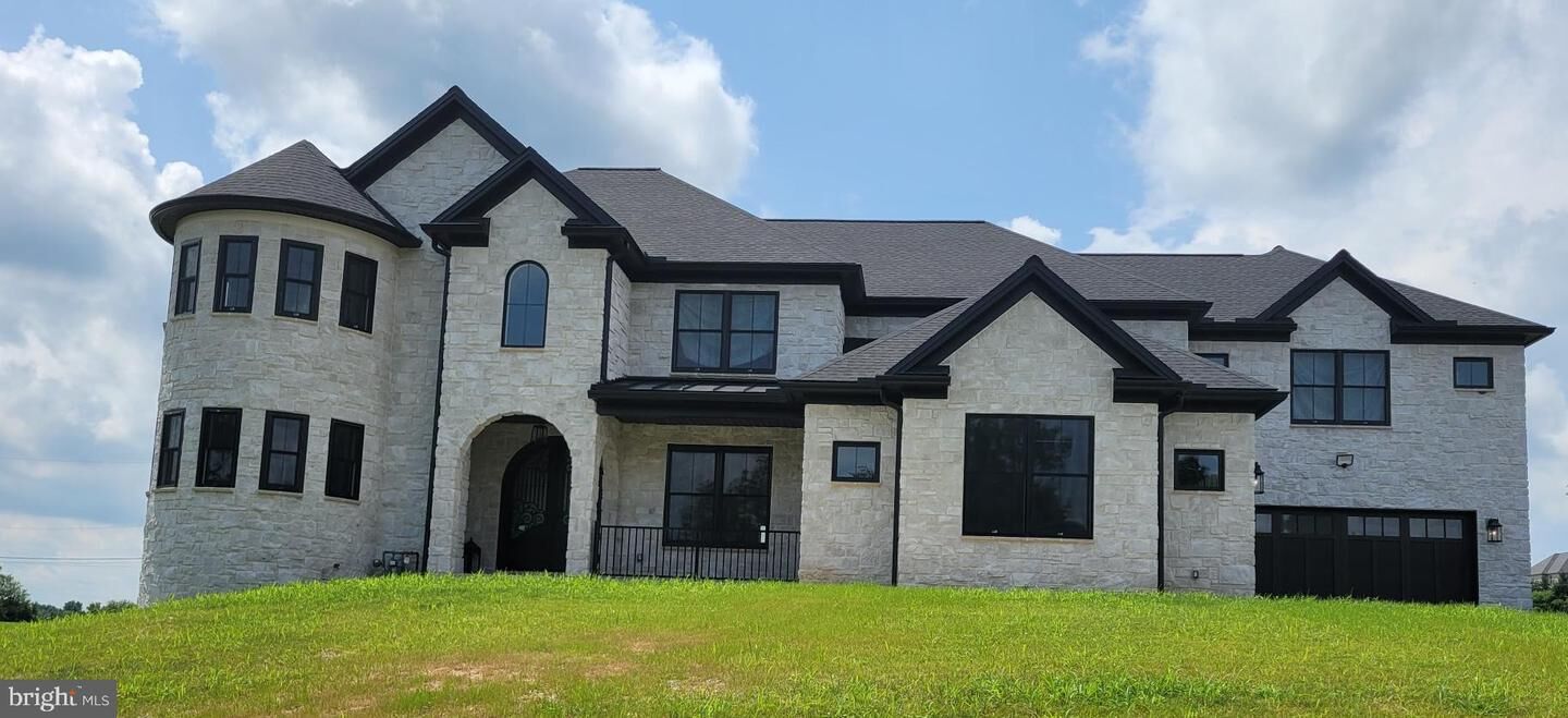 Property Photo:  1705 Lewis Court  PA 17050 