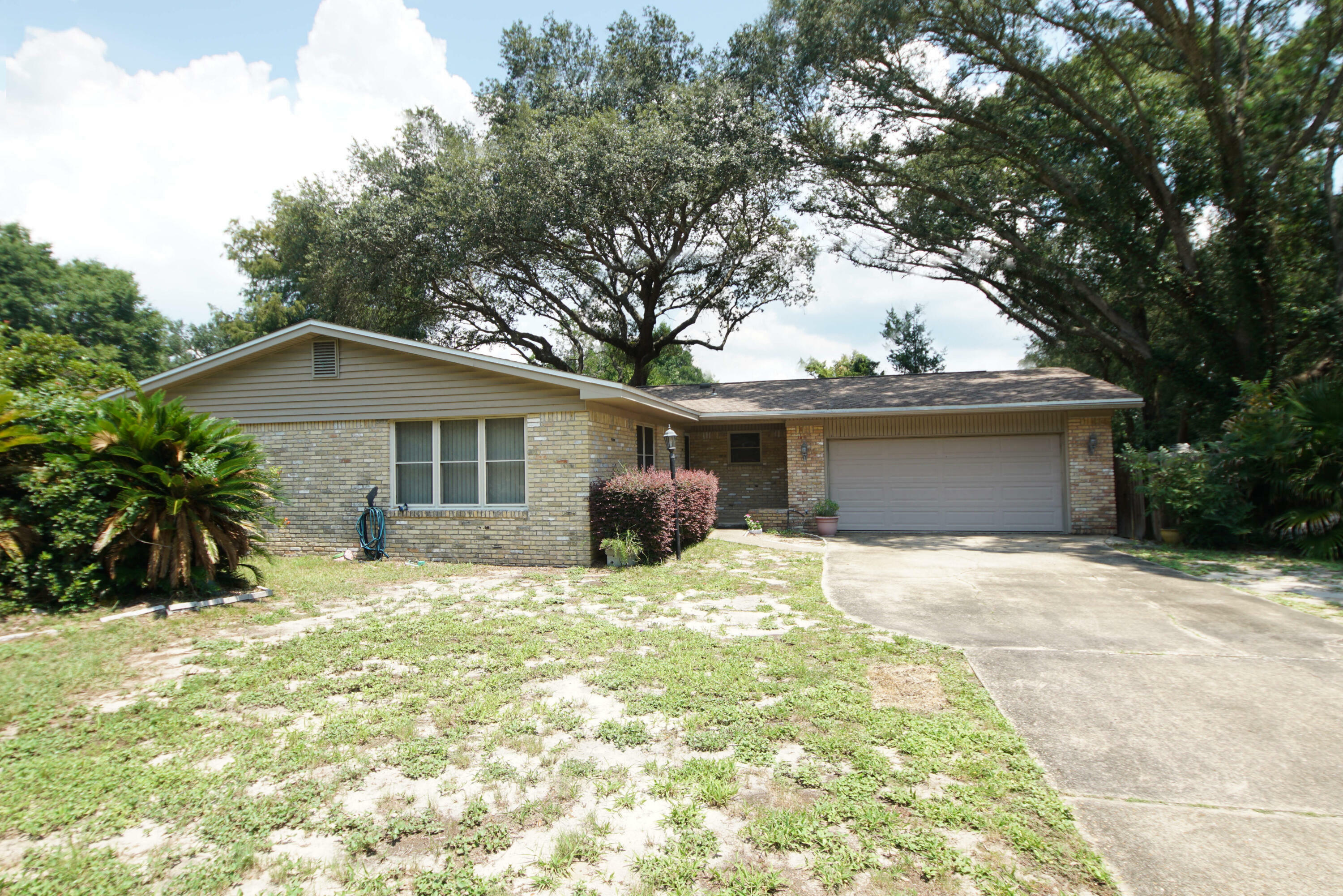 Property Photo:  553 NW Mooney Road  FL 32547 