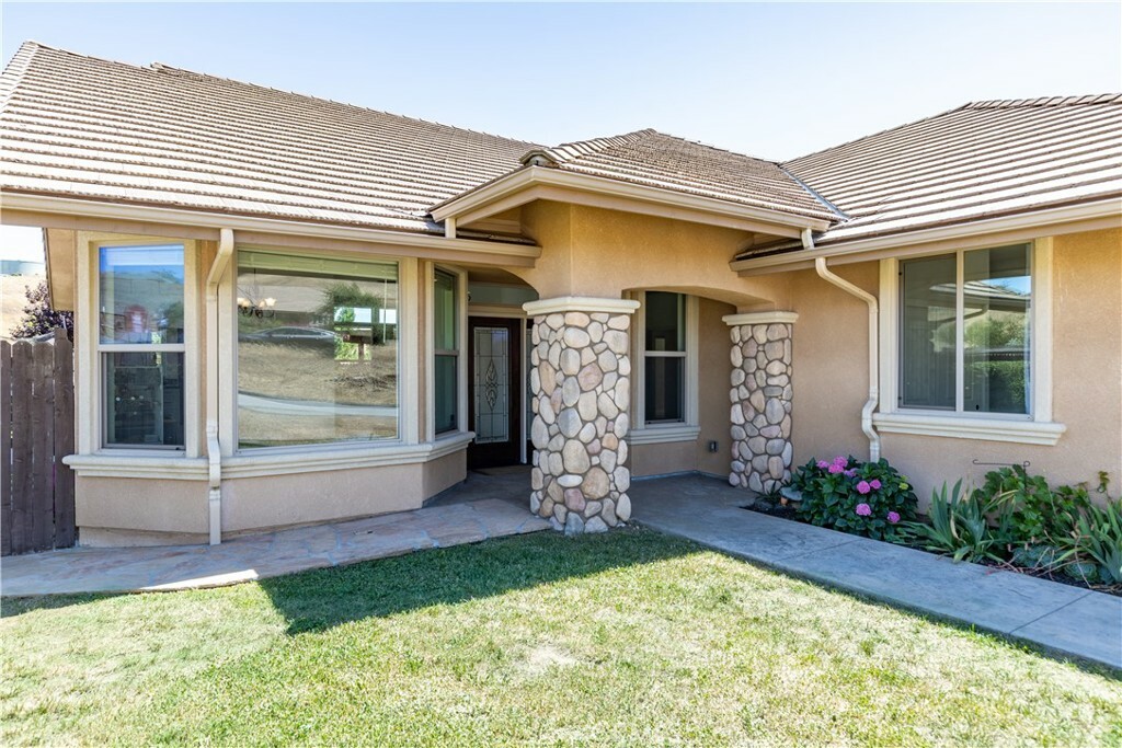 Property Photo:  12701 San Felipe Court  CA 93422 