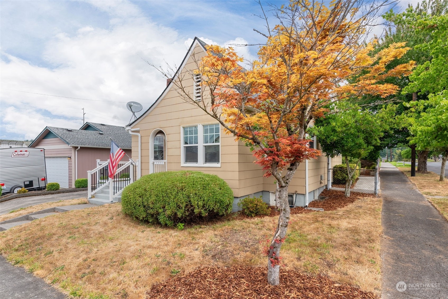 Property Photo:  707 Columbia Street  WA 98626 