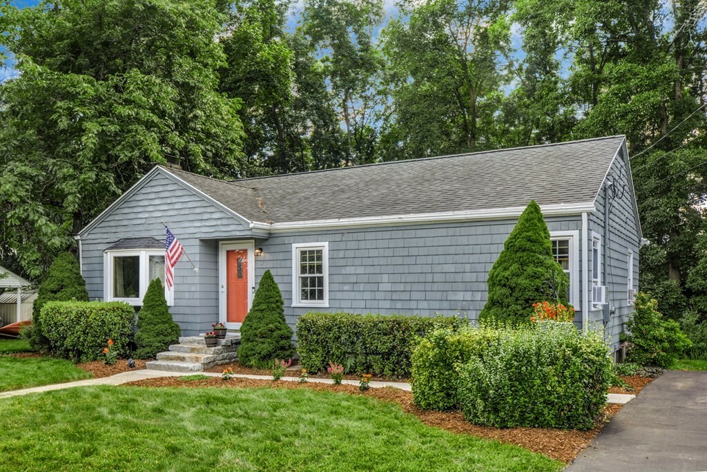 Property Photo:  9 Hollywood Drive  MA 01536 