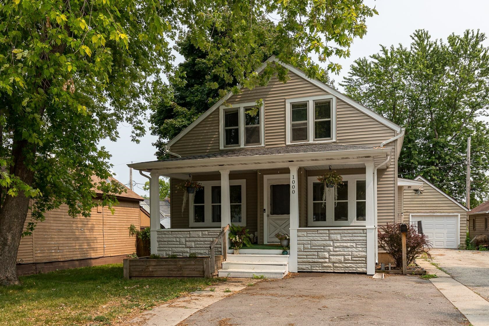 Property Photo: 1000 Lawe Street WI 54130