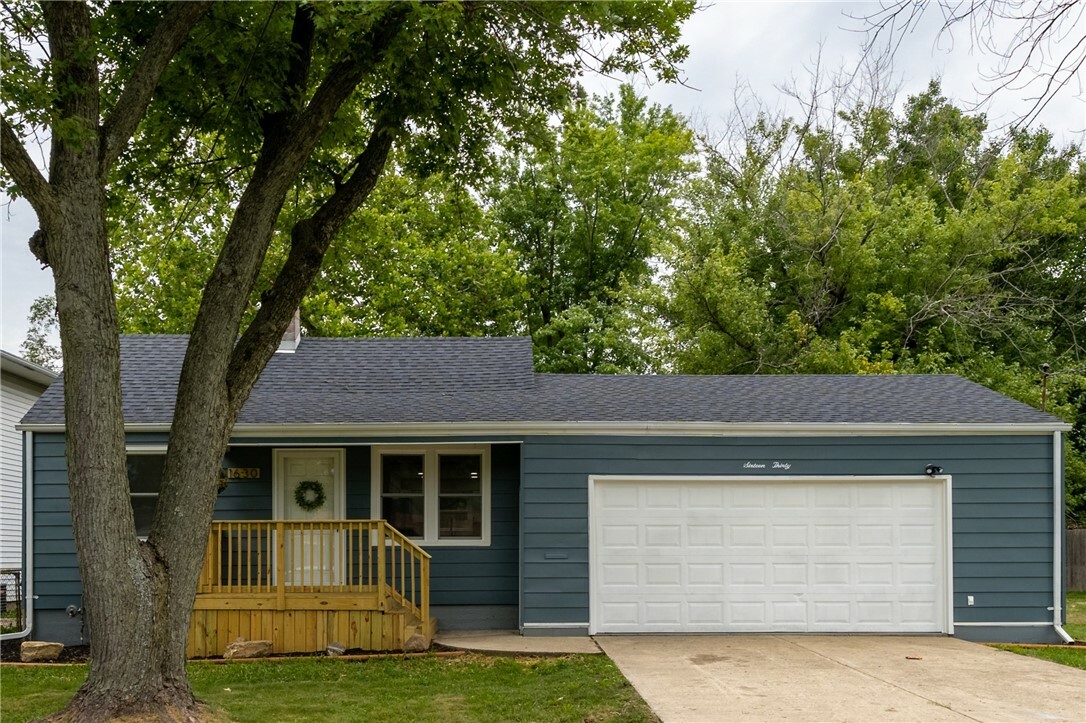 Property Photo:  1630 W Leafland Avenue  IL 62522 