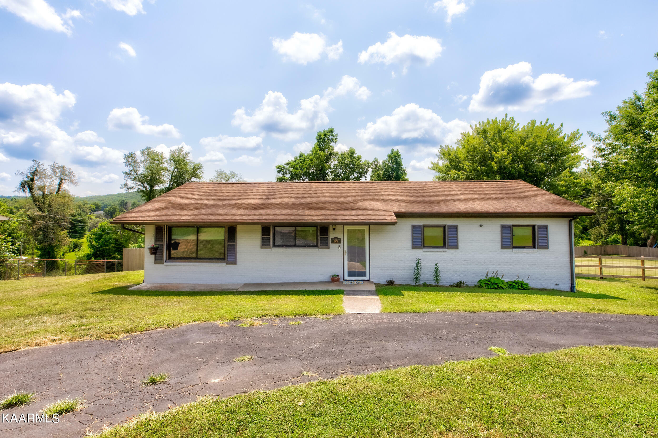Property Photo: 1576 Back Valley Rd TN 37766