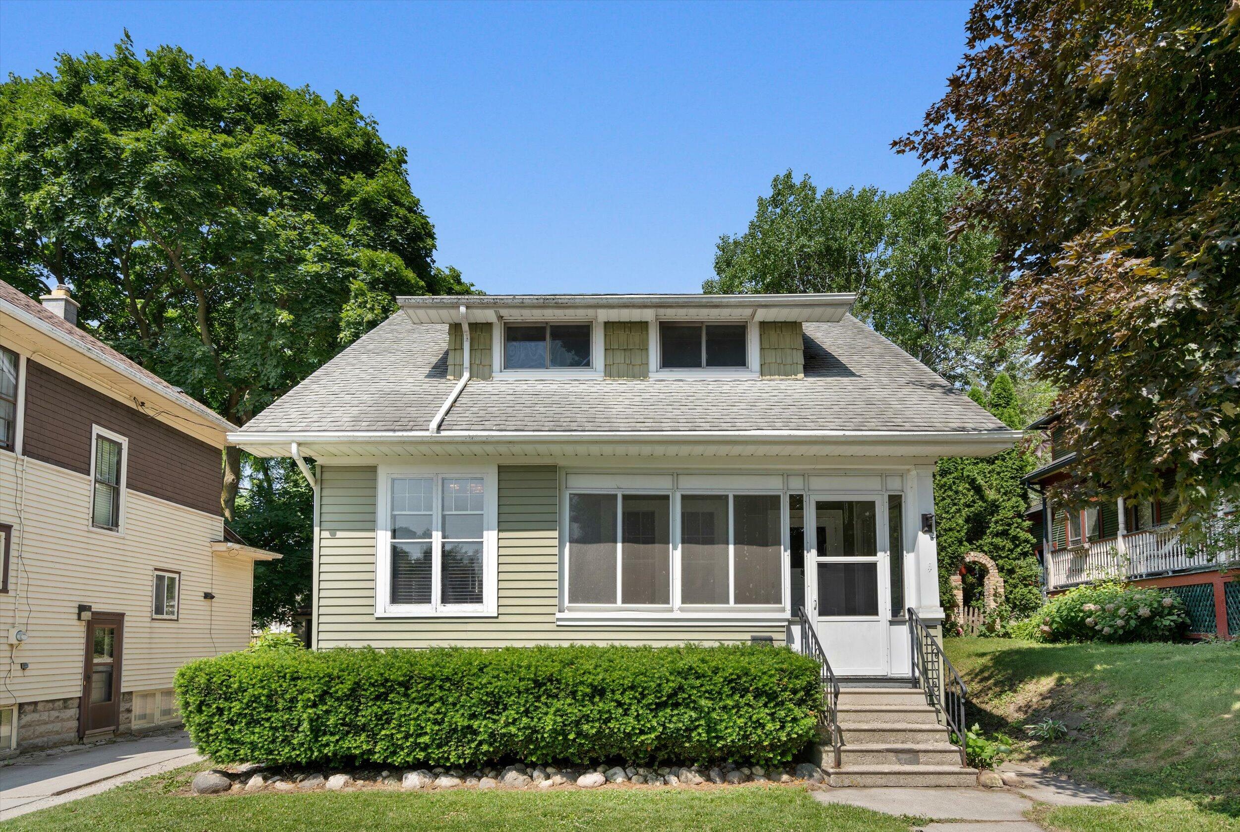 Property Photo: 408 Stafford St 53073