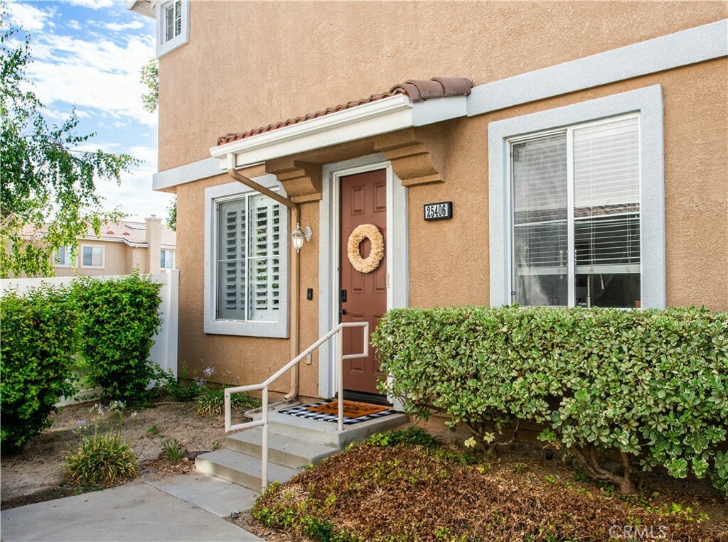 Property Photo:  25406 Parkwood Lane  CA 91350 