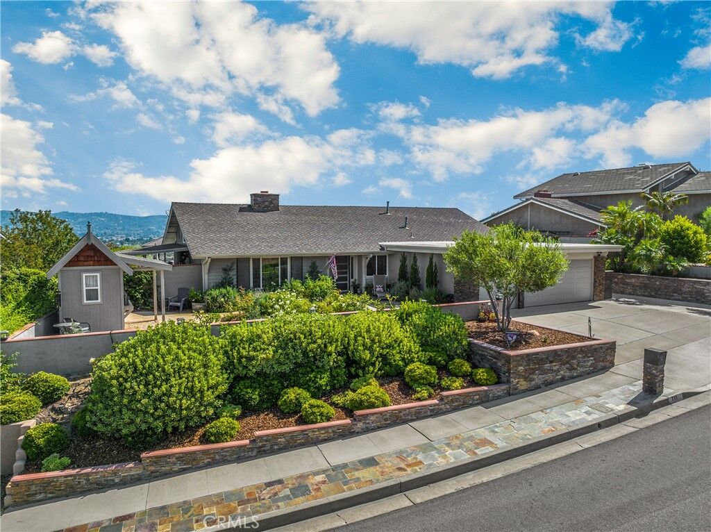 Property Photo:  711 Teakwood Avenue  CA 90631 