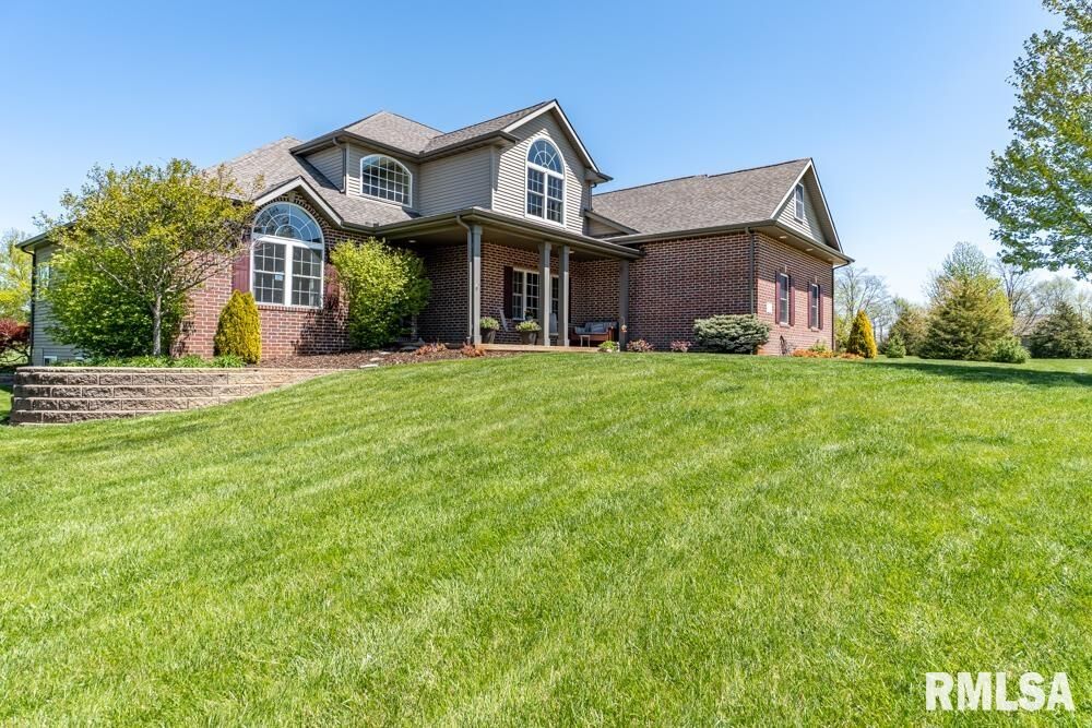 Property Photo: 572 Pheasant Trail IL 61548