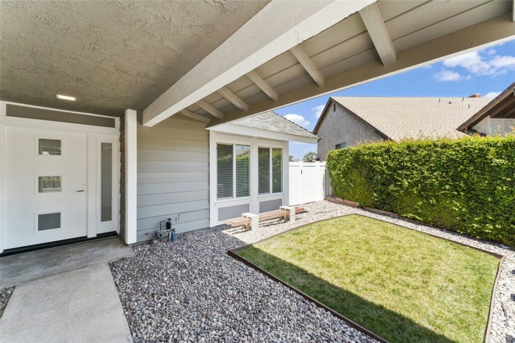 Property Photo:  1991 Jeffreys Place  CA 93033 