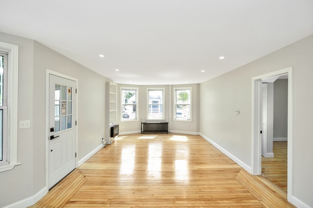 Property Photo:  176 Ruskindale Rd 2  MA 02136 