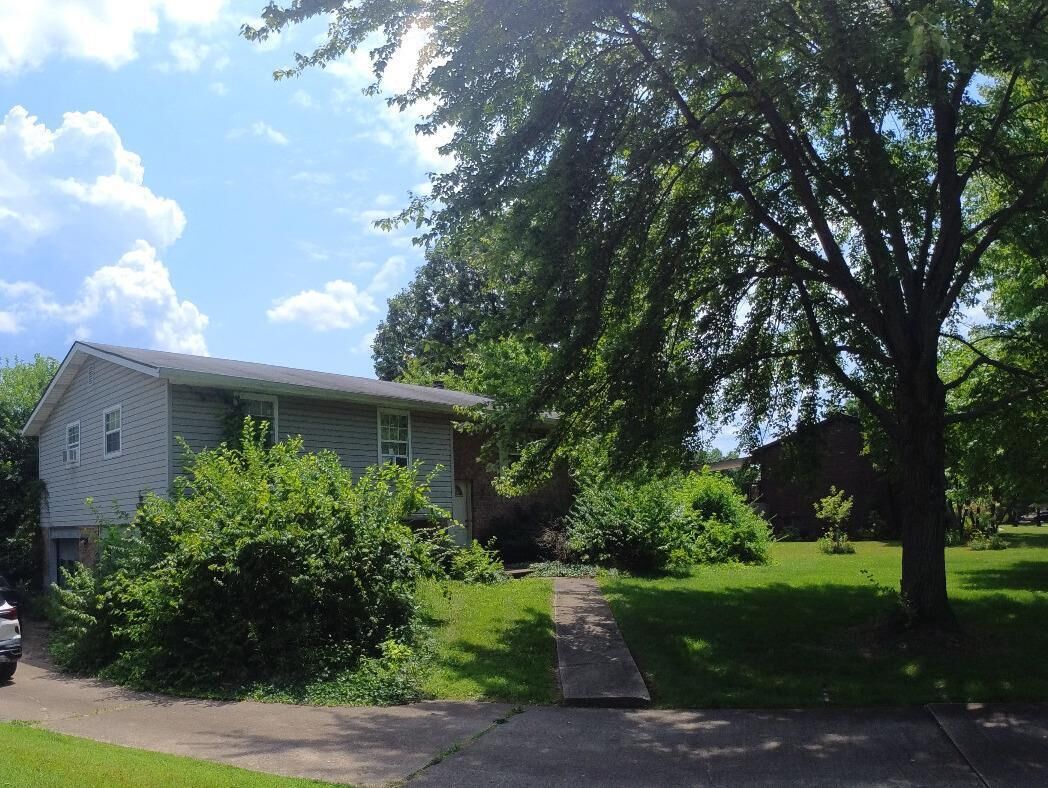 Property Photo: 19 Belvoir Circle OH 45044