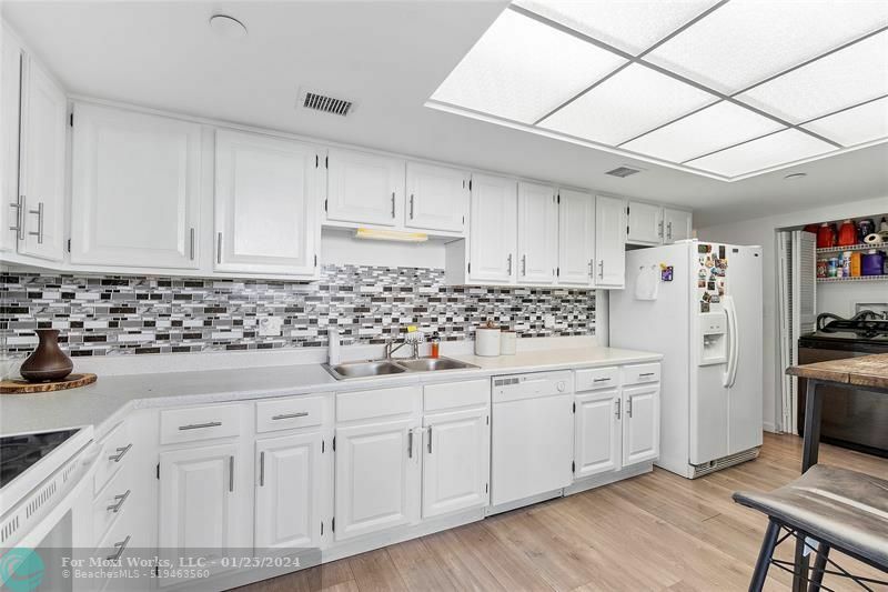 Property Photo:  5951 Wellesley Park Dr 306  FL 33433 