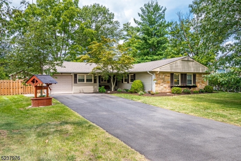 Property Photo: 4 Evans Ct NJ 08873