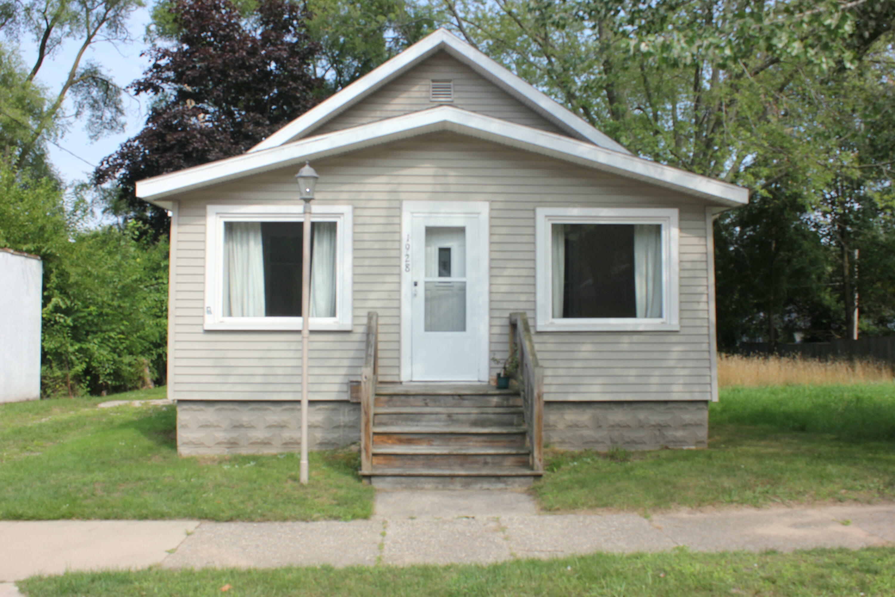 Property Photo:  1928 Hudson Street  MI 49441 