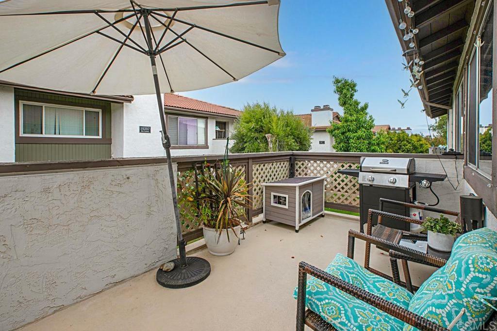 Property Photo:  9885 Caspi Gardens Dr 4  CA 92071 