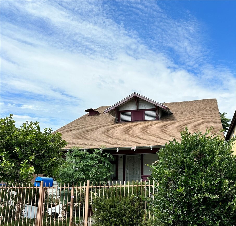 Property Photo:  215 W 60th Street  CA 90003 