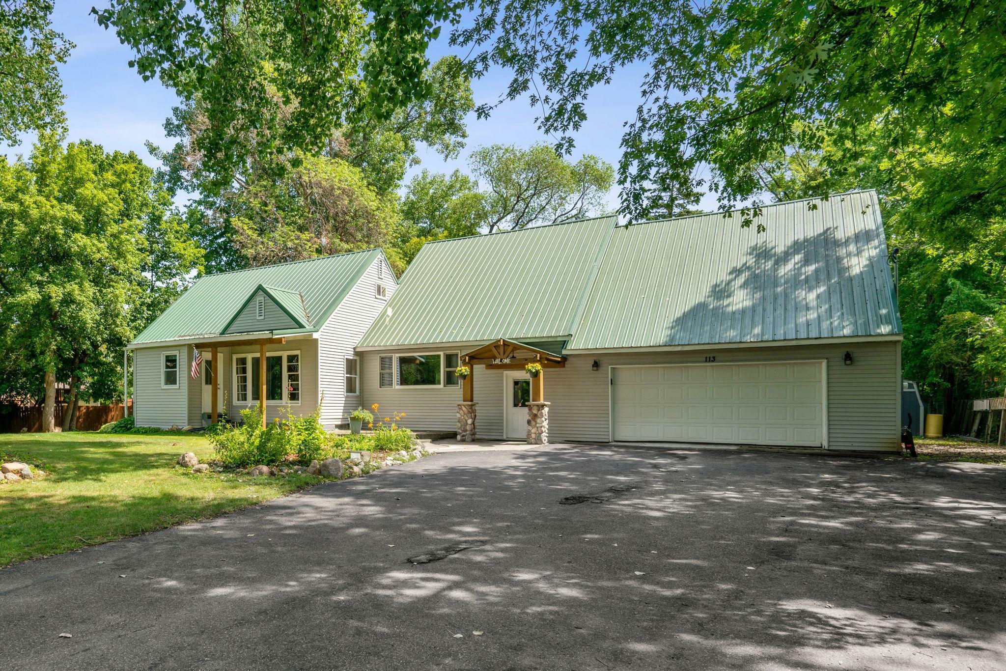 Property Photo:  113 Plymouth Road  MN 55305 