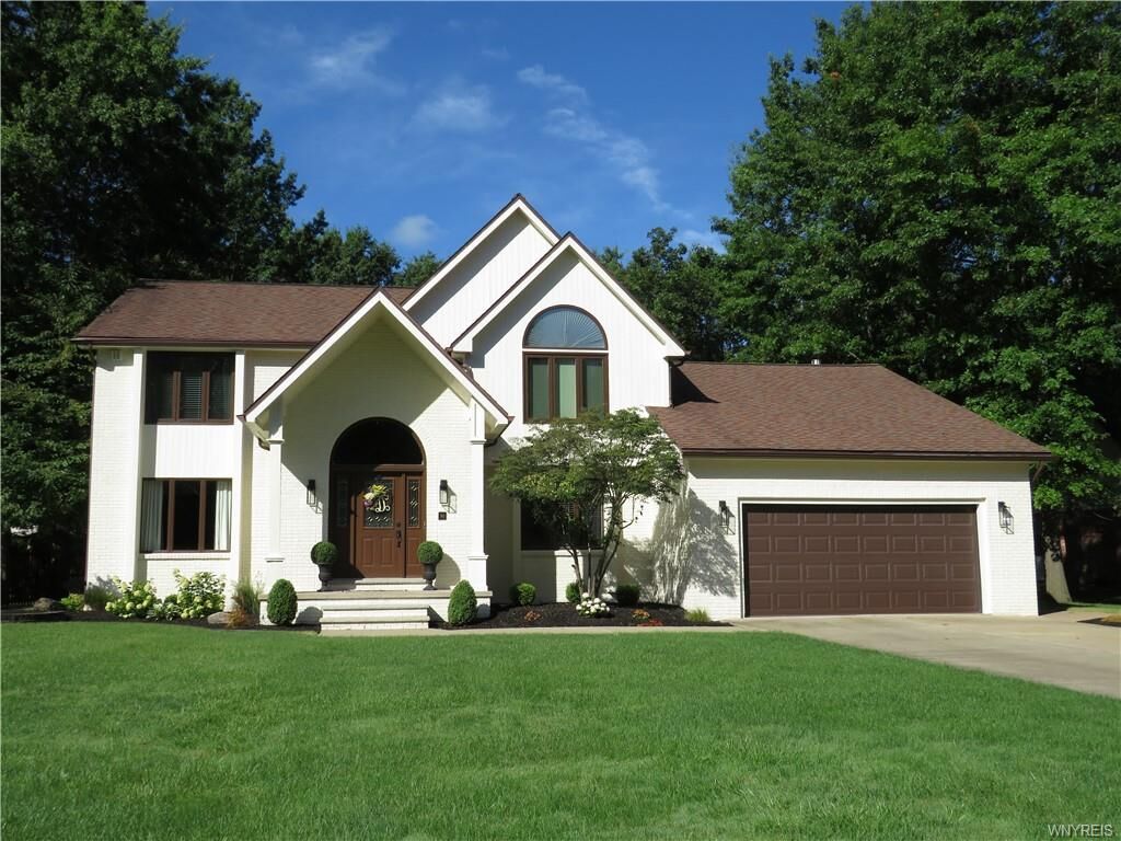 Property Photo:  90 Riverwoods Drive  NY 14072 