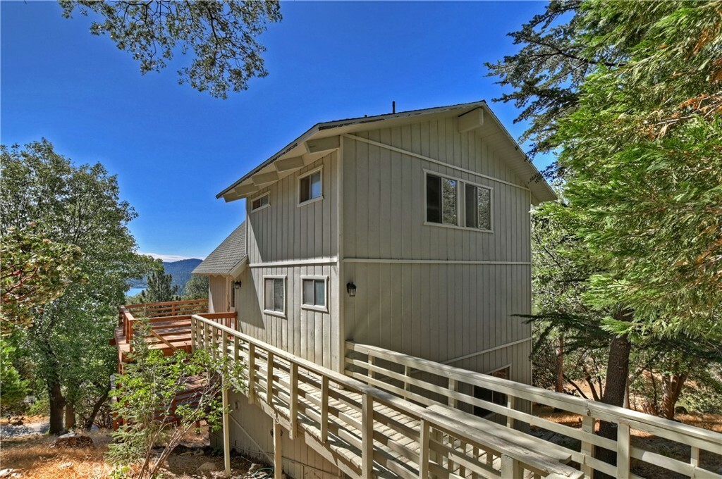 Property Photo:  1090 Nadelhorn Drive  CA 92352 