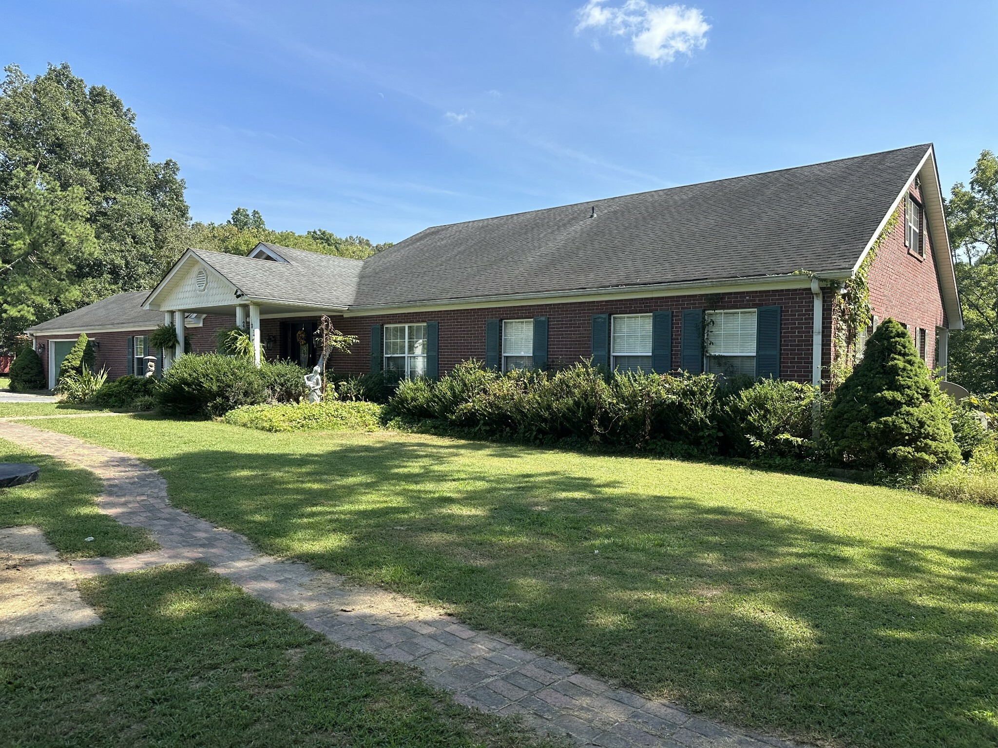 Property Photo:  1215 E Gaines St  TN 38464 