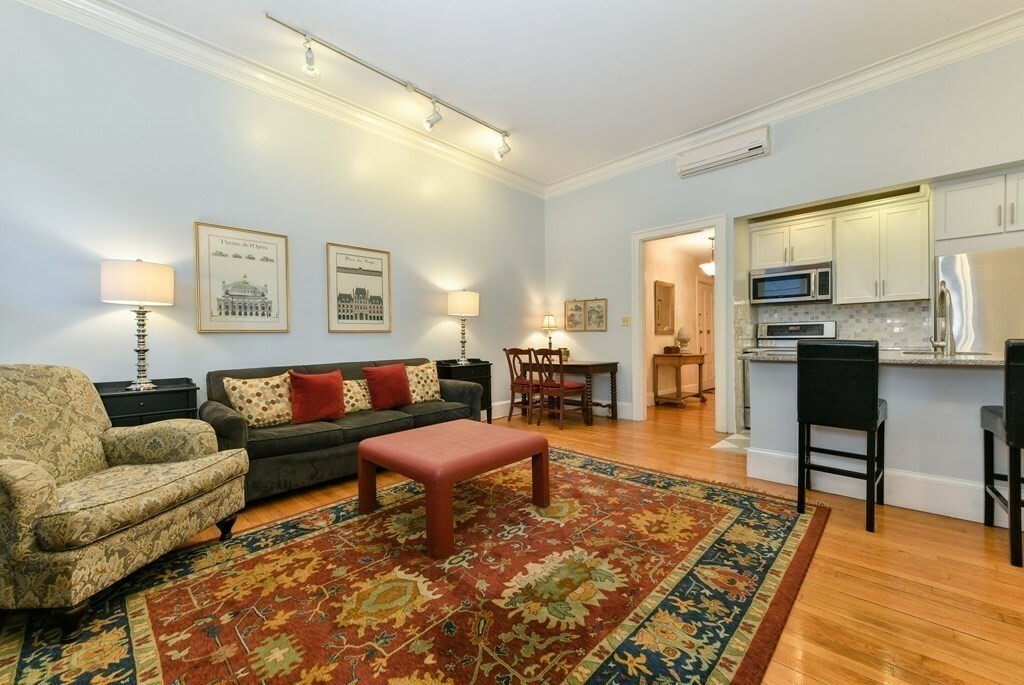 Property Photo:  86 Commonwealth Ave 3R  MA 02116 