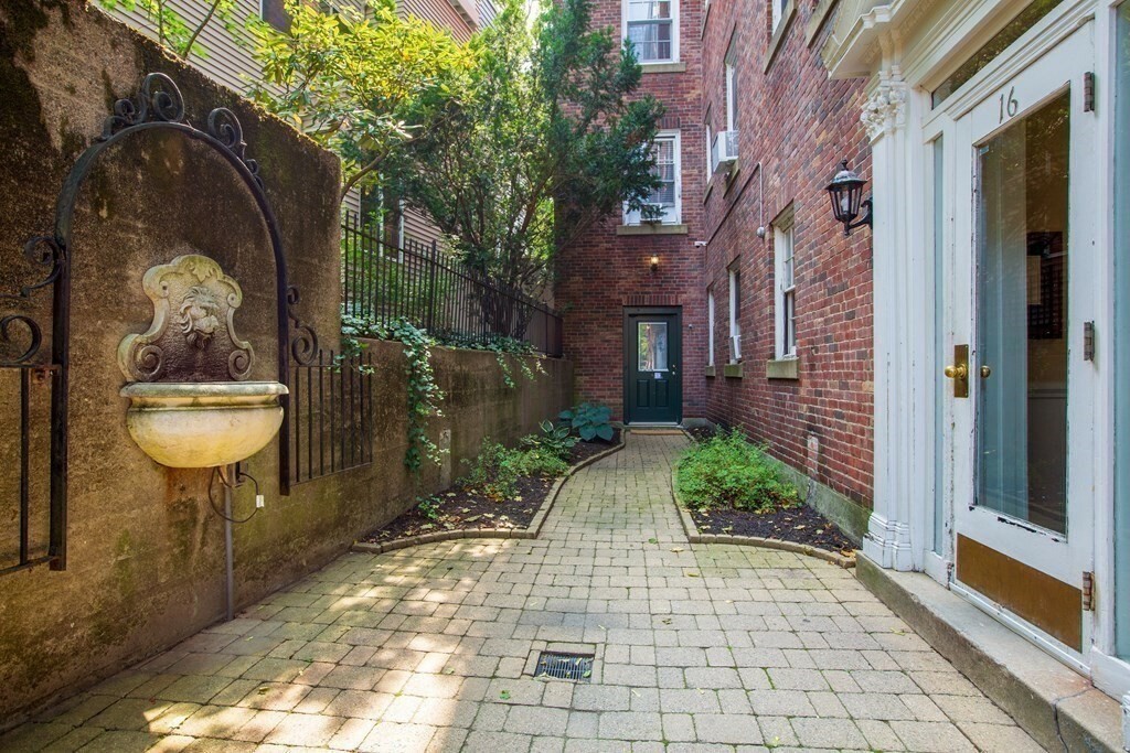 Property Photo:  16 Chauncy St 14  MA 02138 