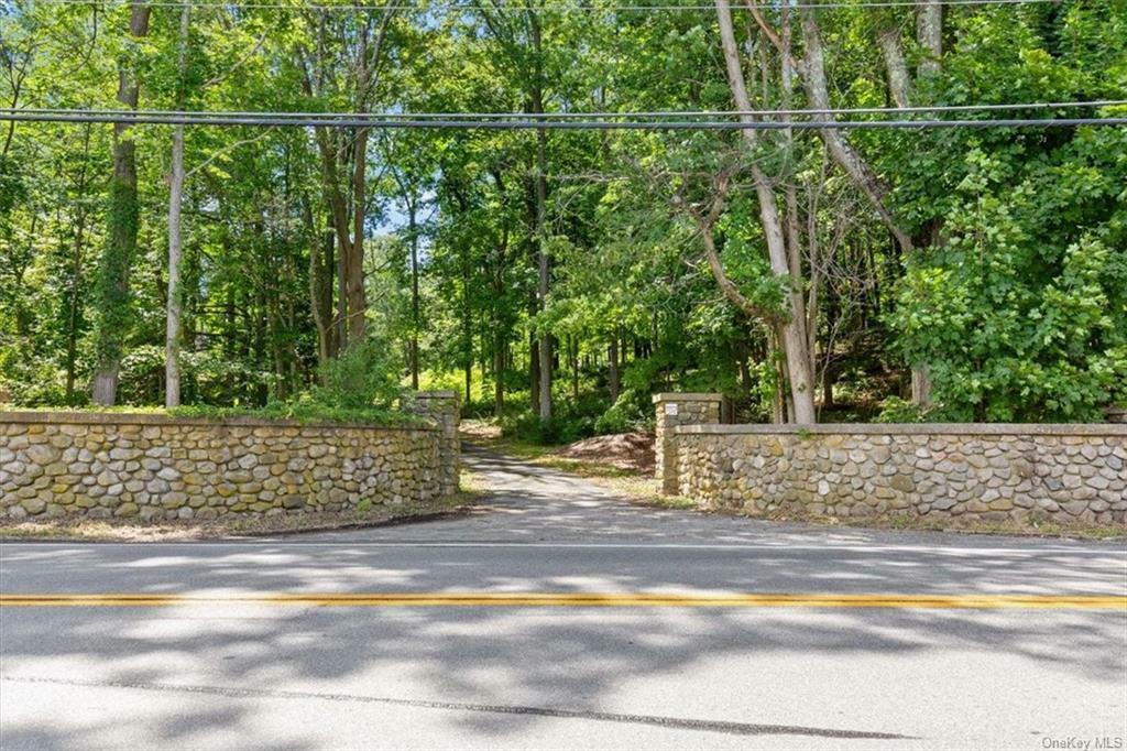 Property Photo:  462 Smith Ridge Road  NY 10590 