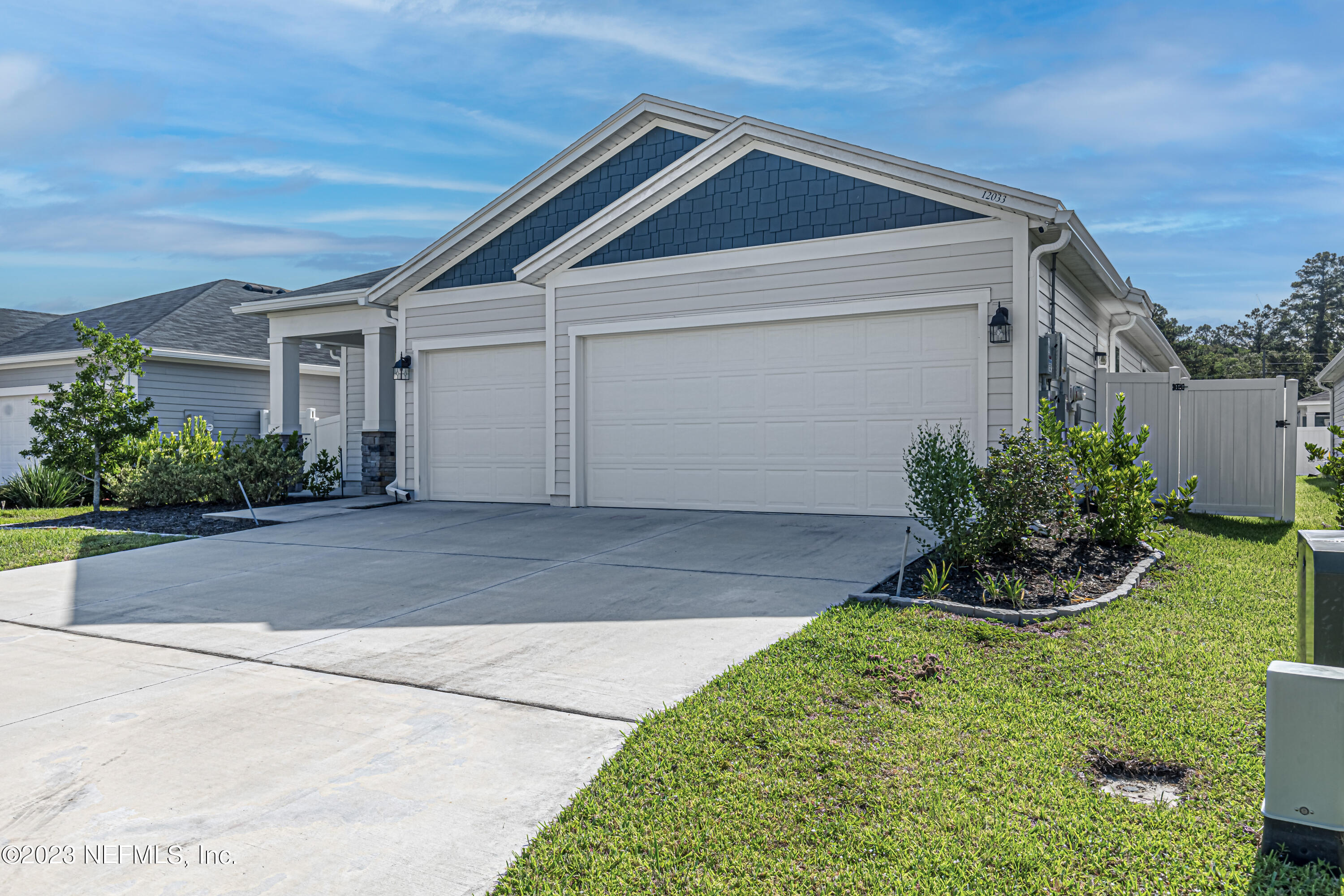Property Photo: 12033 Bridgehampton Road FL 32218
