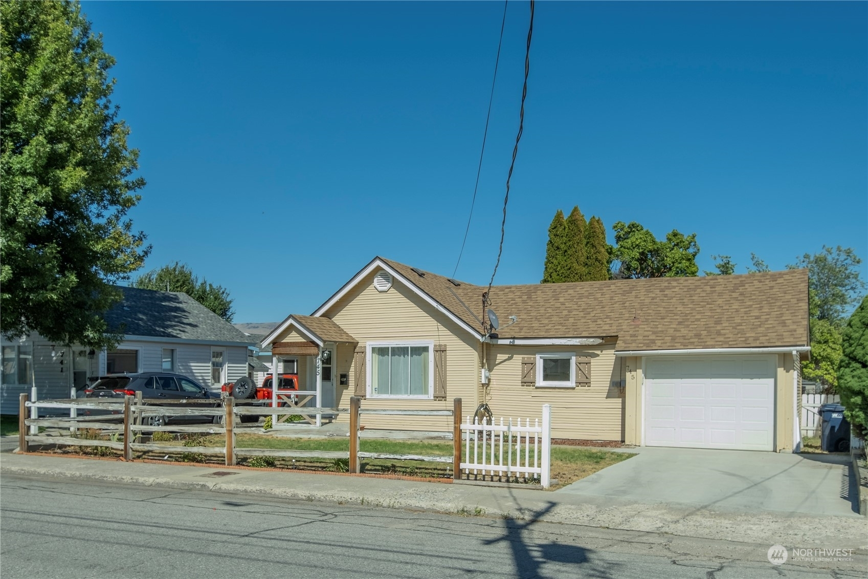 Property Photo: 745 Saddlerock Drive WA 98801