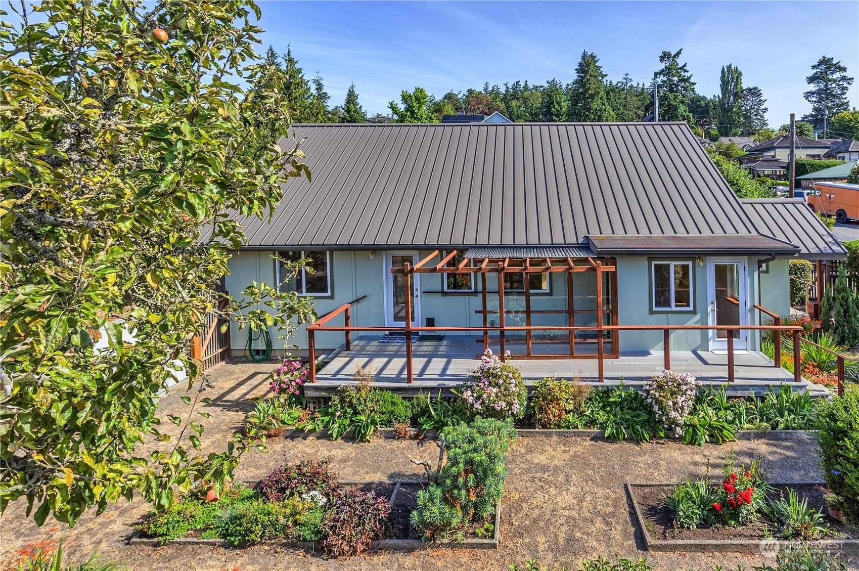 Property Photo:  701 Oak Street  WA 98368 