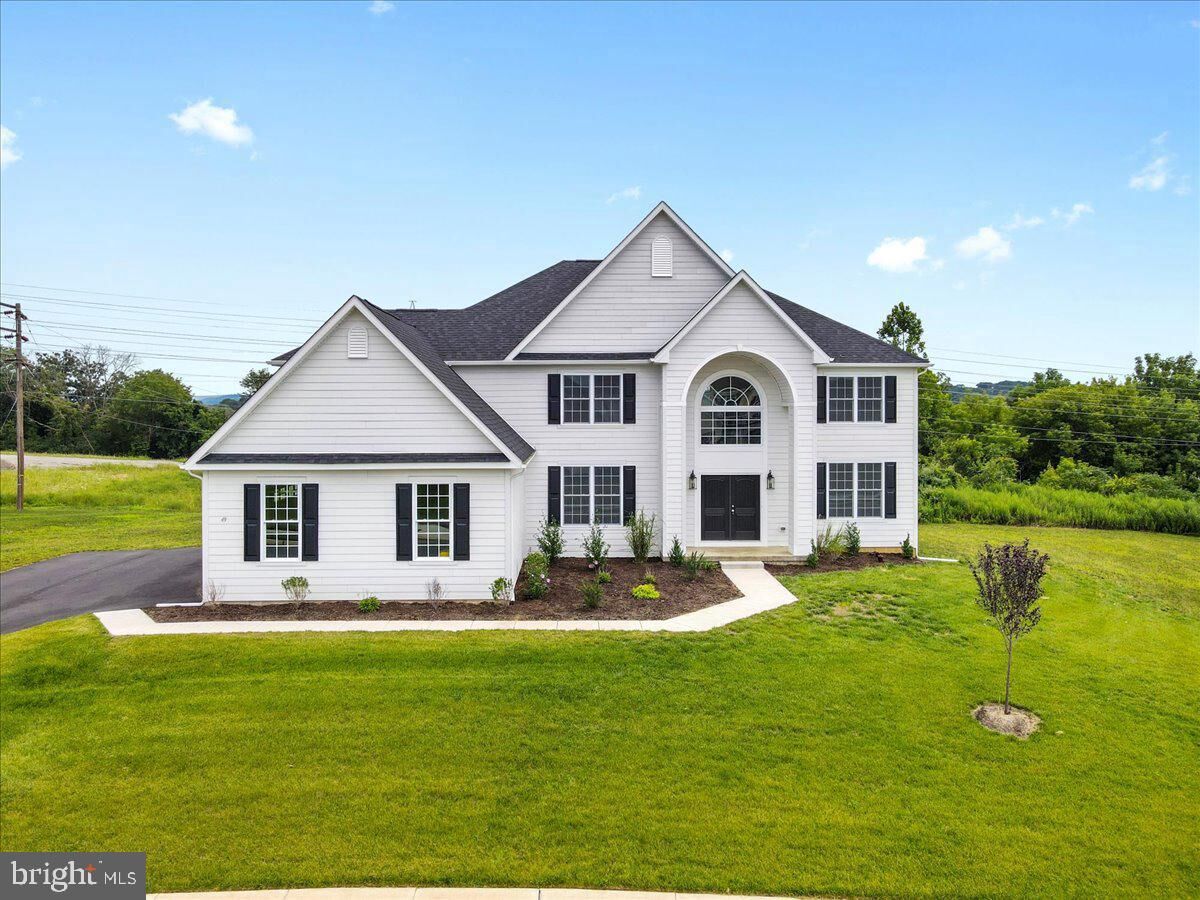 Property Photo: 49 Saddle Lane PA 18045